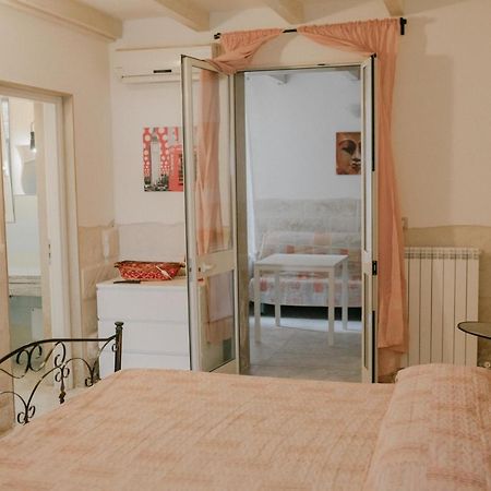 Le Camporelle In Citta Bed & Breakfast Lecce Dış mekan fotoğraf